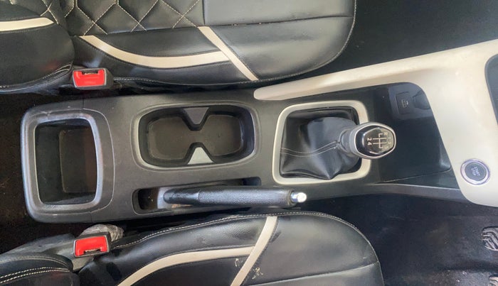 2023 Nissan MAGNITE XV MT, Petrol, Manual, 27,930 km, Gear Lever