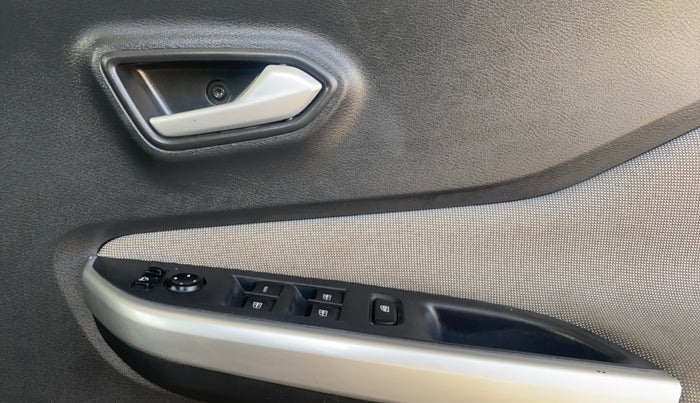 2023 Nissan MAGNITE XV MT, Petrol, Manual, 27,930 km, Driver Side Door Panels Control