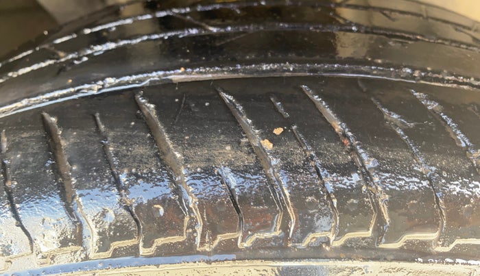 2023 Nissan MAGNITE XV MT, Petrol, Manual, 27,930 km, Right Front Tyre Tread