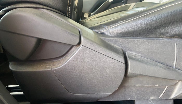 2023 Nissan MAGNITE XV MT, Petrol, Manual, 27,930 km, Driver Side Adjustment Panel