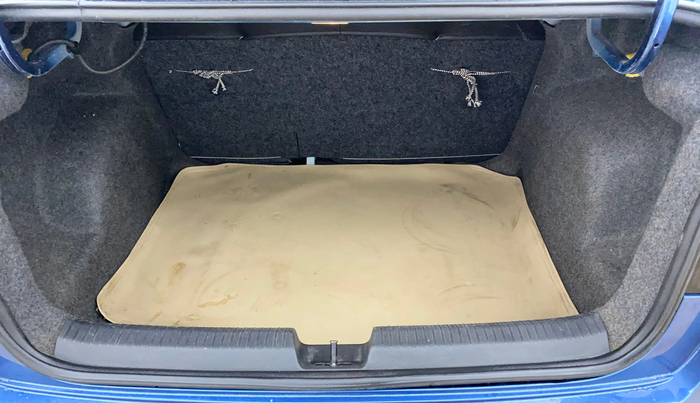 2017 Volkswagen Ameo COMFORTLINE 1.2L, Petrol, Manual, 1,22,241 km, Boot Inside