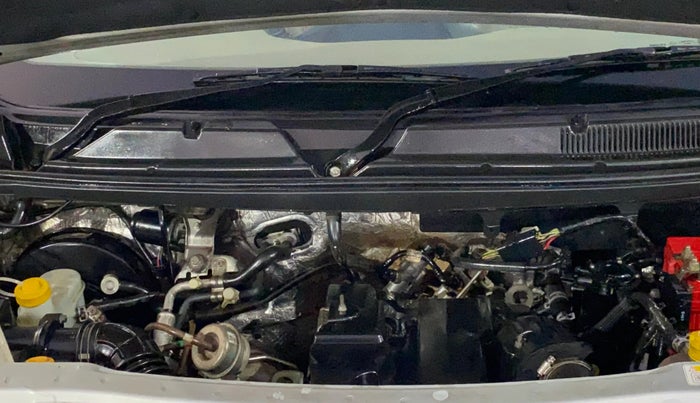 2017 Mahindra TUV300 T6, Diesel, Manual, 20,374 km, Engine View