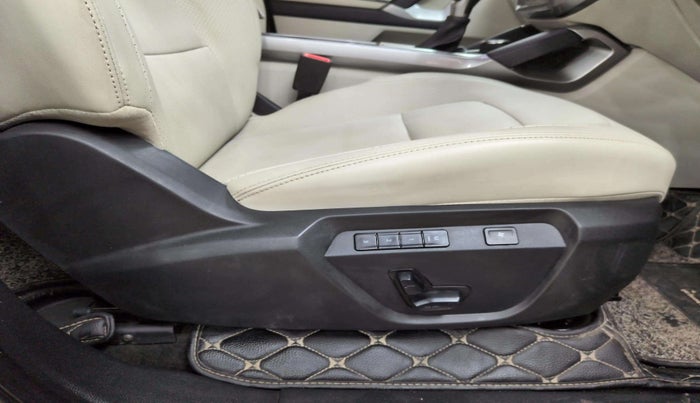 2023 Tata Safari XZA PLUS O 7STR, Diesel, Automatic, 25,442 km, Driver Side Adjustment Panel