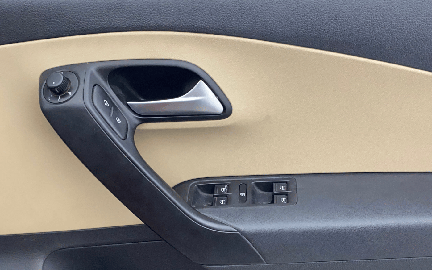 2019 Volkswagen Ameo HIGHLINE PLUS 1.5L AT 16 ALLOY, Diesel, Automatic, 1,11,009 km, Driver Side Door Panels Control