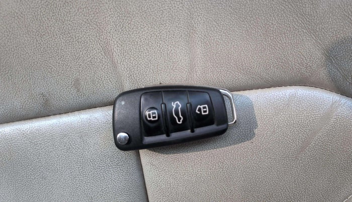 2023 Audi Q3 40 TFSI S line, Petrol, Automatic, 28,743 km, Key Close Up