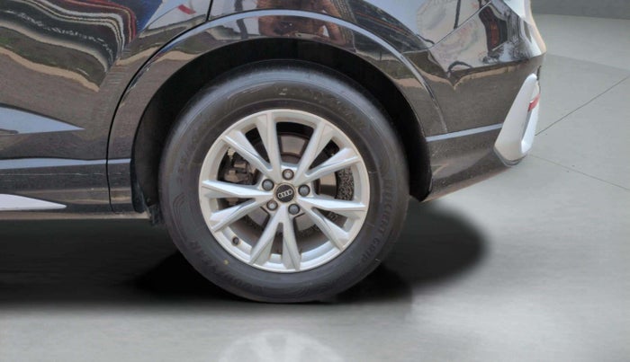 2023 Audi Q3 40 TFSI S line, Petrol, Automatic, 28,743 km, Right Front Wheel