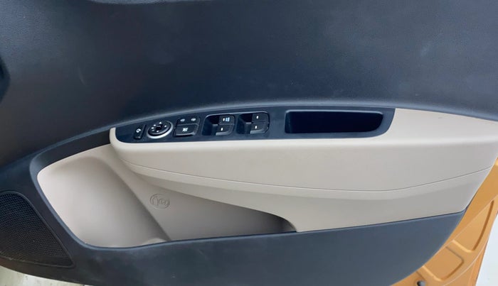 2017 Hyundai Grand i10 ASTA 1.2 KAPPA VTVT, Petrol, Manual, 4,450 km, Driver Side Door Panels Control