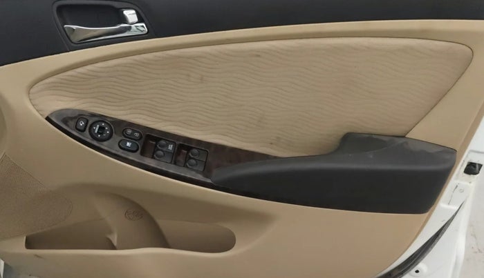 2013 Hyundai Verna FLUIDIC 1.6 VTVT SX, Petrol, Manual, 76,331 km, Driver Side Door Panels Control