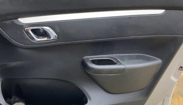 2022 Renault Kwid CLIMBER MT 1.0, Petrol, Manual, 34,037 km, Driver Side Door Panels Control