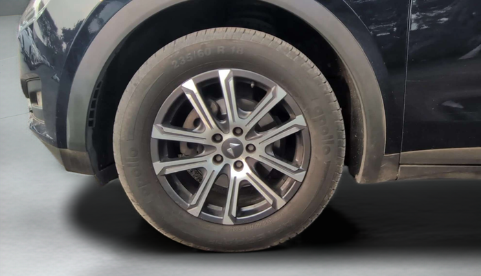 2022 Mahindra XUV700 AX 7 LUXURY D AWD AT 7 STR, Diesel, Automatic, 49,858 km, Left Front Wheel