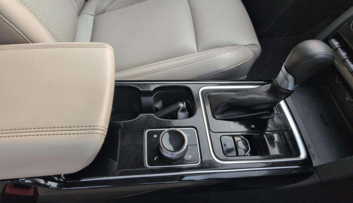 2022 Mahindra XUV700 AX 7 LUXURY D AWD AT 7 STR, Diesel, Automatic, 49,858 km, Gear Lever