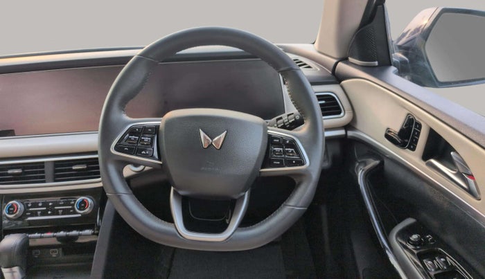 2022 Mahindra XUV700 AX 7 LUXURY D AWD AT 7 STR, Diesel, Automatic, 49,858 km, Steering Wheel Close Up