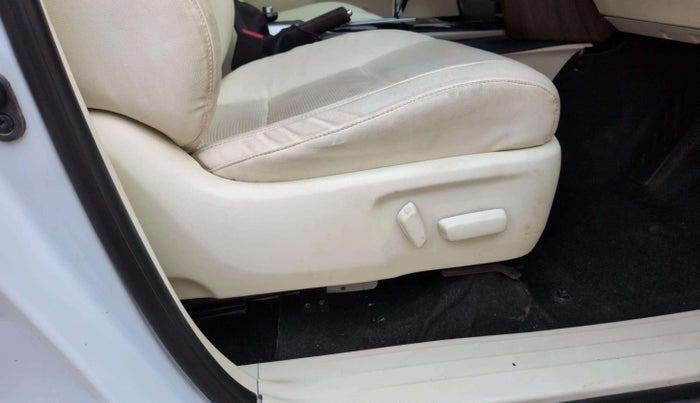 2023 Toyota Fortuner 4X2 AT 2.8 LEGENDER, Diesel, Automatic, 56,624 km, Driver Side Adjustment Panel