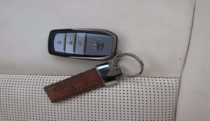 2023 Toyota Fortuner 4X2 AT 2.8 LEGENDER, Diesel, Automatic, 56,624 km, Key Close Up