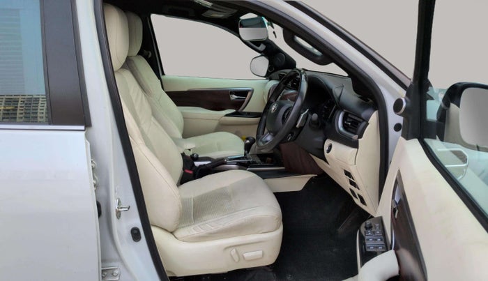 2023 Toyota Fortuner 4X2 AT 2.8 LEGENDER, Diesel, Automatic, 56,624 km, Right Side Front Door Cabin