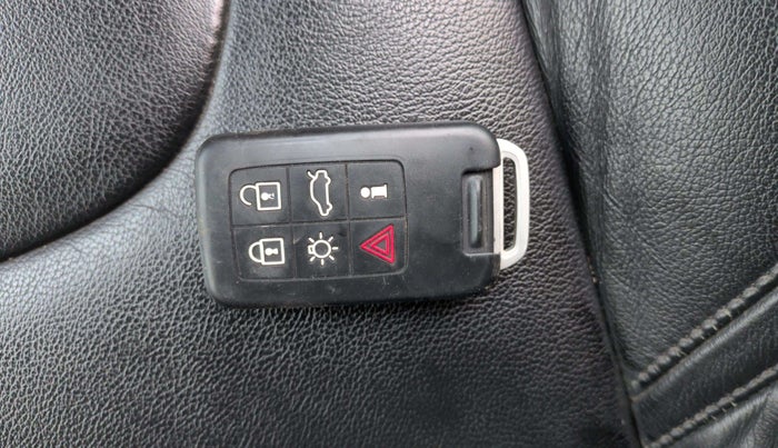 2015 Volvo V 40 D3 KINETIC, Diesel, Automatic, 48,134 km, Key Close Up