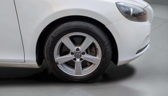 2015 Volvo V 40 D3 KINETIC, Diesel, Automatic, 48,134 km, Right Front Wheel