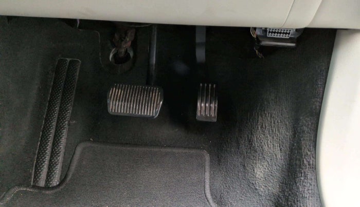 2015 Volvo V 40 D3 KINETIC, Diesel, Automatic, 48,134 km, Pedals