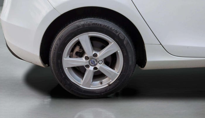 2015 Volvo V 40 D3 KINETIC, Diesel, Automatic, 48,134 km, Right Rear Wheel