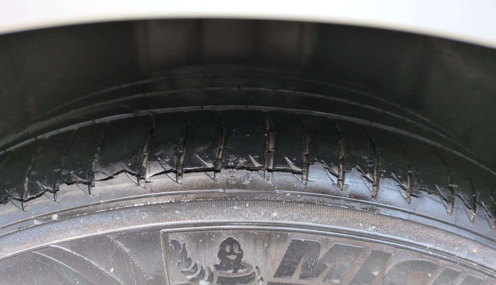 2015 Volvo V 40 D3 KINETIC, Diesel, Automatic, 48,134 km, Right Rear Tyre Tread