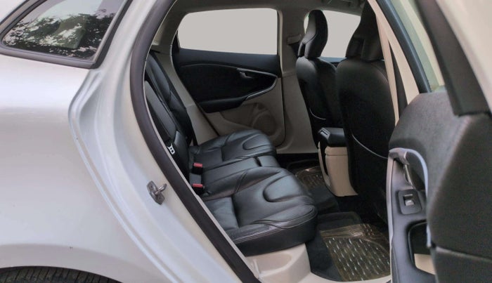 2015 Volvo V 40 D3 KINETIC, Diesel, Automatic, 48,134 km, Right Side Rear Door Cabin