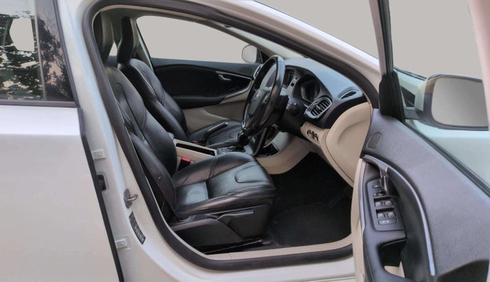 2015 Volvo V 40 D3 KINETIC, Diesel, Automatic, 48,134 km, Right Side Front Door Cabin