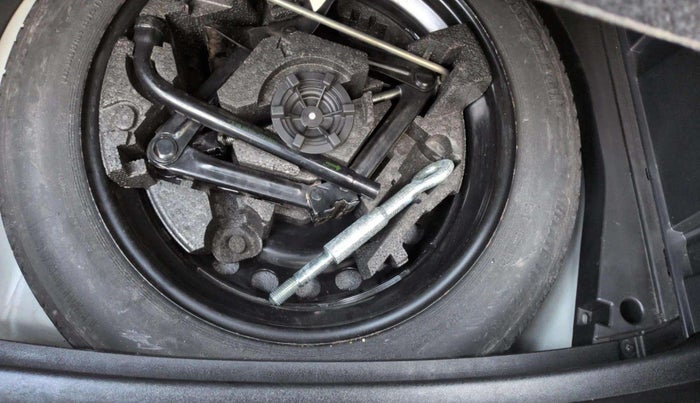 2015 Volvo V 40 D3 KINETIC, Diesel, Automatic, 48,134 km, Spare Tyre