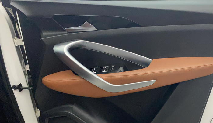 2020 MG HECTOR PLUS SMART 1.5 PETROL TURBO DCT 6-STR, Petrol, Automatic, 40,546 km, Driver Side Door Panels Control