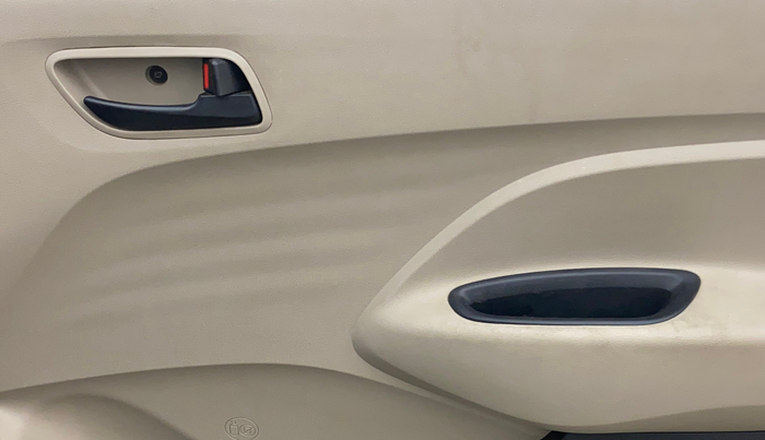 2019 Hyundai NEW SANTRO ERA EXECUTIVE, Petrol, Manual, 37,079 km, Driver Side Door Panels Control