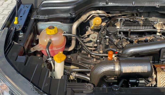 2021 Mahindra XUV300 W8 1.2 PETROL, Petrol, Manual, 58,969 km, Engine View - Right