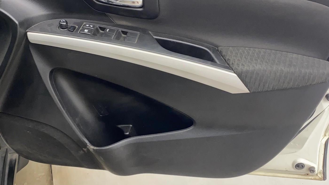 2017 Maruti S Cross ZETA 1.3, Diesel, Manual, 94,314 km, Driver Side Door Panels Control