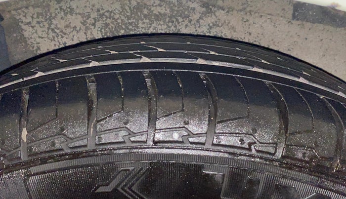 2012 Hyundai Verna FLUIDIC 1.6 VTVT SX, Petrol, Manual, 38,133 km, Right Rear Tyre Tread