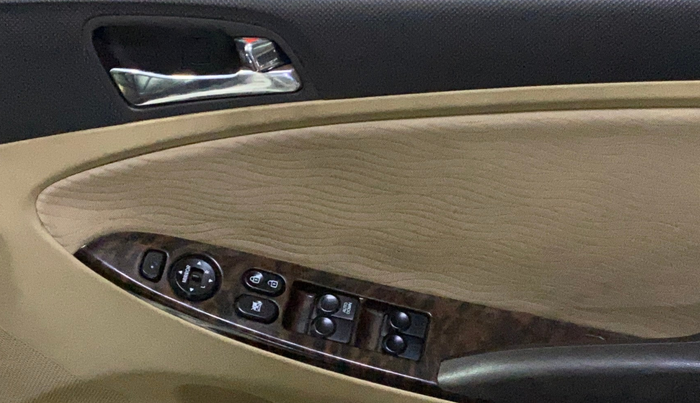 2012 Hyundai Verna FLUIDIC 1.6 VTVT SX, Petrol, Manual, 38,133 km, Driver Side Door Panels Control