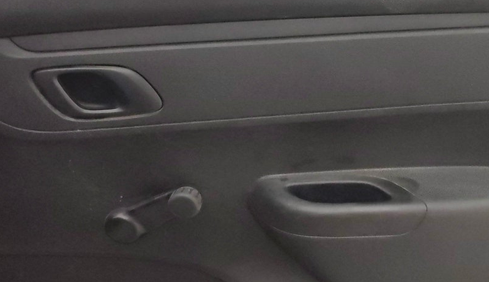 2017 Renault Kwid RXL, Petrol, Manual, 32,207 km, Driver Side Door Panels Control