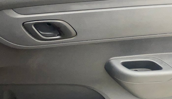 2016 Renault Kwid RXT 0.8, Petrol, Manual, 49,485 km, Driver Side Door Panels Control