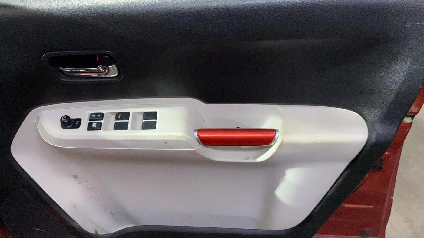 2018 Maruti IGNIS ZETA 1.2, Petrol, Manual, 1,04,808 km, Driver Side Door Panels Control