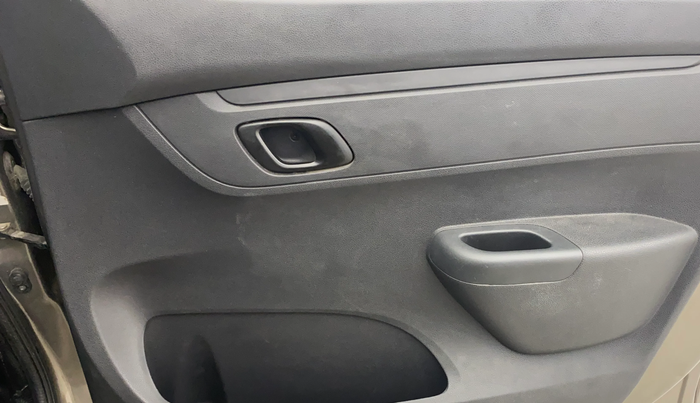 2016 Renault Kwid RXT 0.8, Petrol, Manual, 42,815 km, Driver Side Door Panels Control