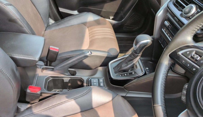 2023 Toyota URBAN CRUISER HYRYDER V HYBRID, Hybrid, Automatic, 60,430 km, Gear Lever