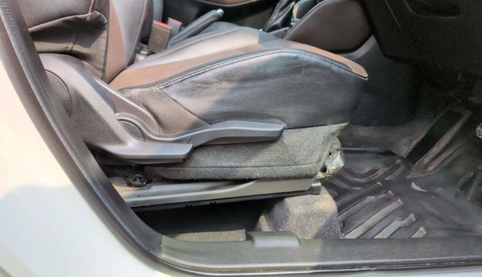 2023 Toyota URBAN CRUISER HYRYDER V HYBRID, Hybrid, Automatic, 60,430 km, Driver Side Adjustment Panel