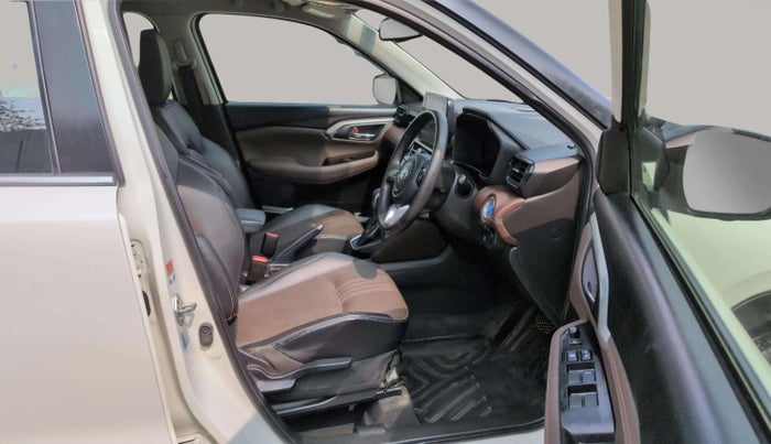 2023 Toyota URBAN CRUISER HYRYDER V HYBRID, Hybrid, Automatic, 60,430 km, Right Side Front Door Cabin