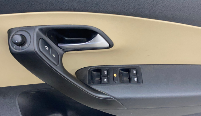 2015 Volkswagen Polo HIGHLINE1.2L, Petrol, Manual, 66,923 km, Driver Side Door Panels Control