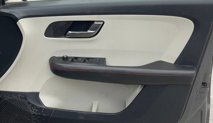 2021 Tata ALTROZ XZ PETROL, Petrol, Manual, 26,606 km, Driver Side Door Panels Control