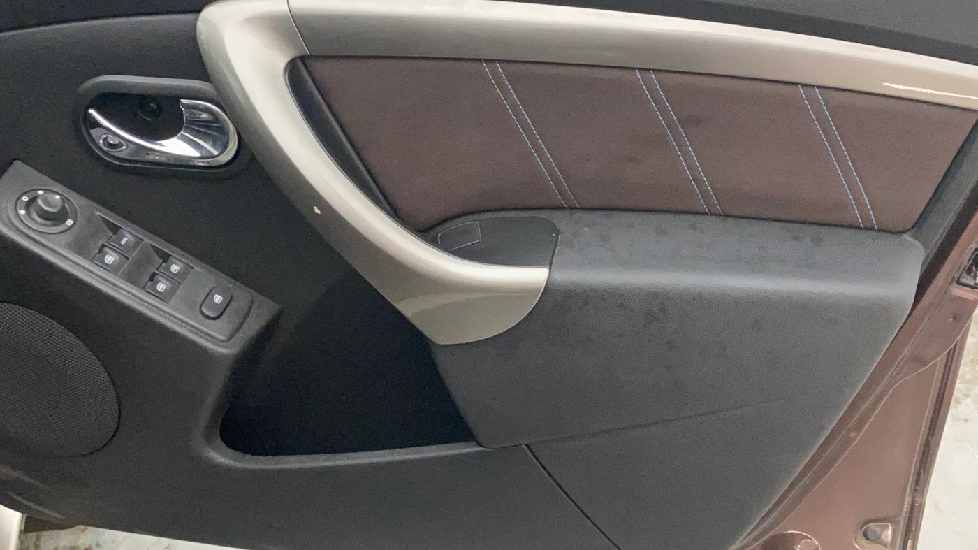 2021 Renault Duster RXZ 1.5 PETROL MT, Petrol, Manual, 33,610 km, Driver Side Door Panels Control