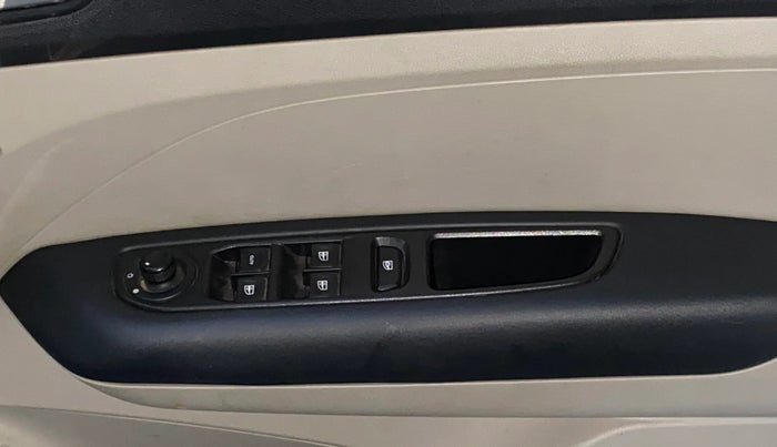 2022 Renault TRIBER RXZ, Petrol, Manual, 18,634 km, Driver Side Door Panels Control