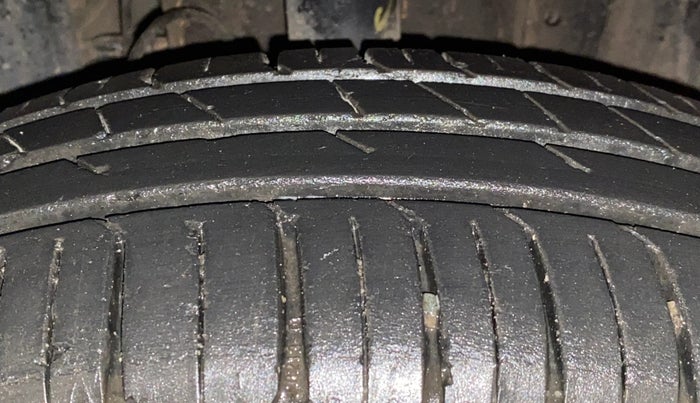 2022 Renault TRIBER RXZ, Petrol, Manual, 18,634 km, Right Front Tyre Tread