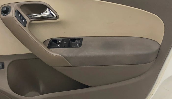 2014 Skoda Rapid ELEGANCE 1.6 MPI MT, Petrol, Manual, 1,07,359 km, Driver Side Door Panels Control