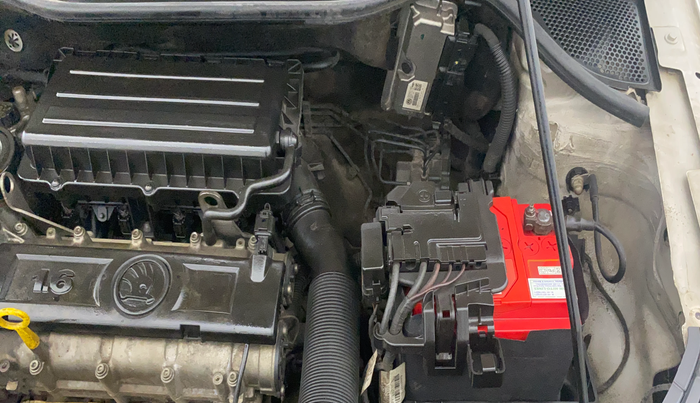 2014 Skoda Rapid ELEGANCE 1.6 MPI MT, Petrol, Manual, 1,07,359 km, Engine View - Left