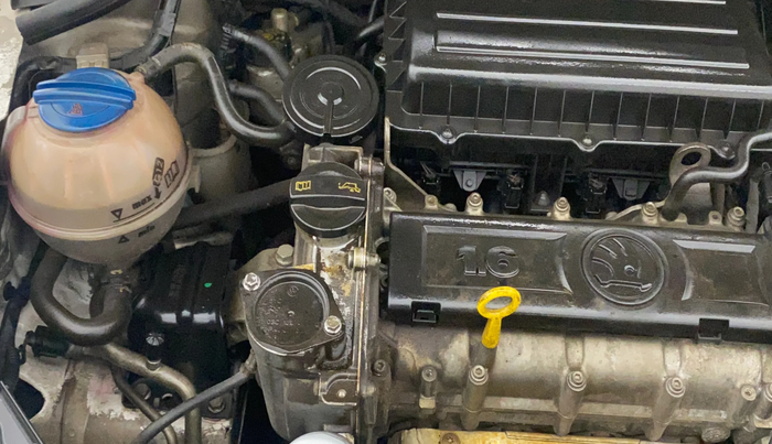 2014 Skoda Rapid ELEGANCE 1.6 MPI MT, Petrol, Manual, 1,07,359 km, Engine View - Right