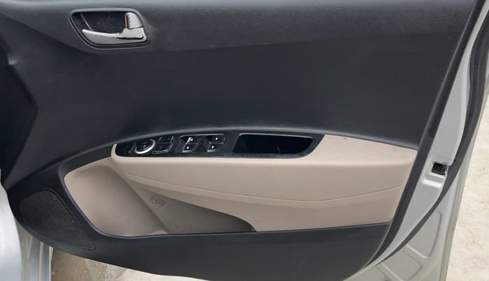 2015 Hyundai Grand i10 SPORTZ 1.2 KAPPA VTVT, CNG, Manual, 1,16,099 km, Driver Side Door Panels Control