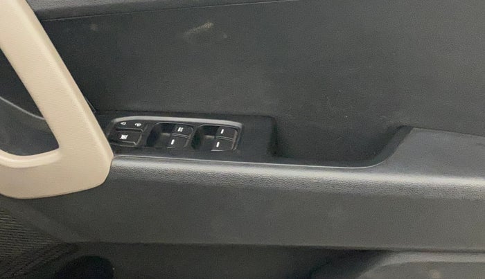 2016 Hyundai Creta SX PLUS 1.6 PETROL, CNG, Manual, 1,14,301 km, Driver Side Door Panels Control